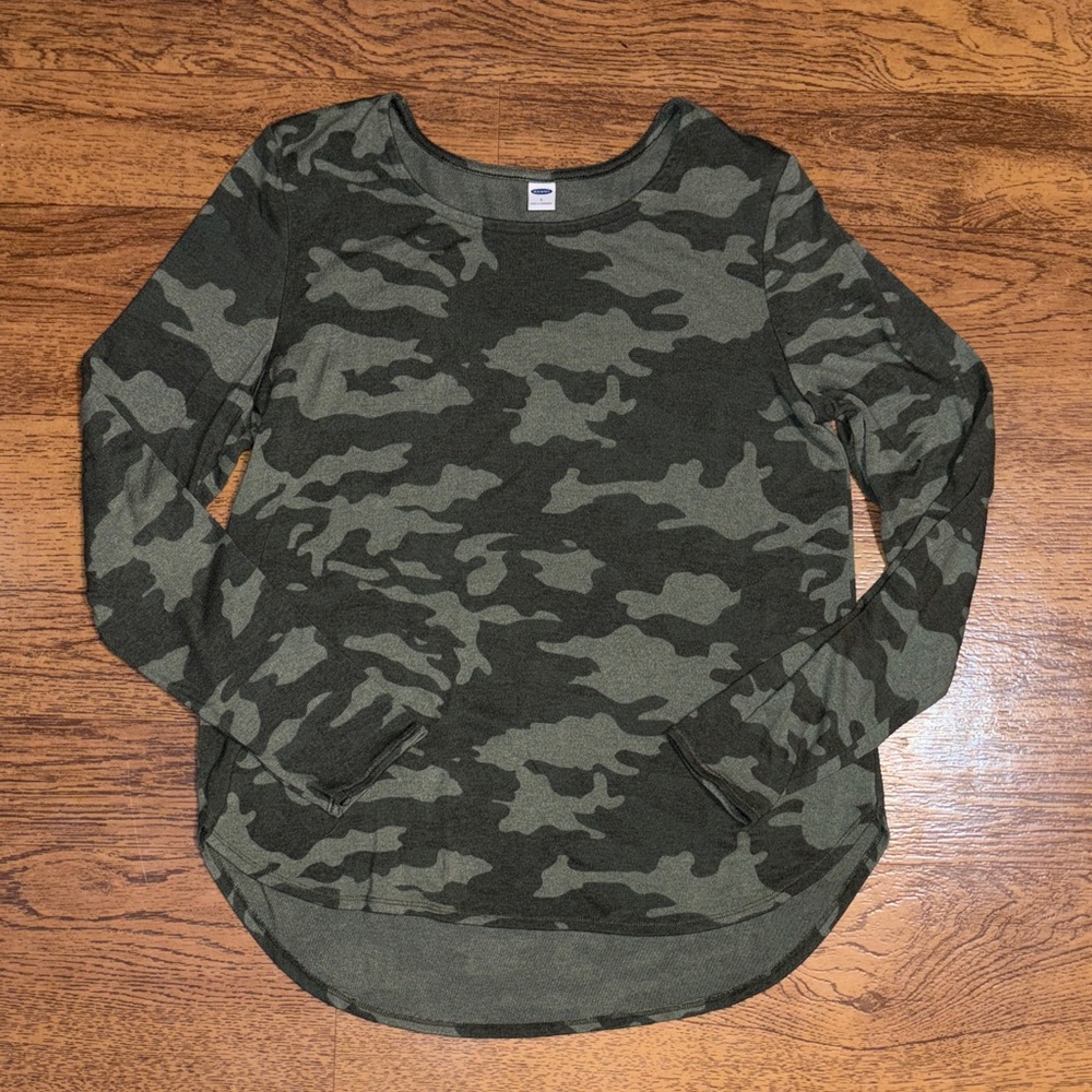 Old Navy Women's Green Camo Long Sleeve Top